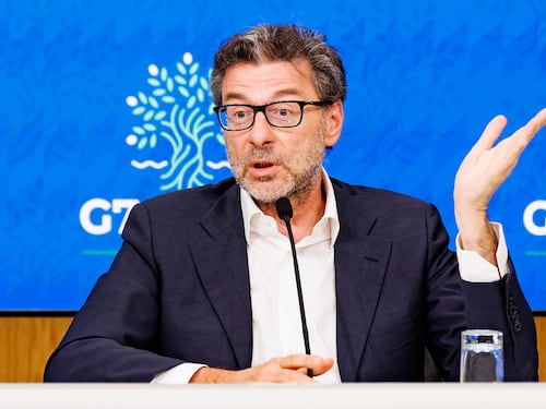 "No a tasse sugli extraprofitti, ma le banche contribuiscano come tutti"