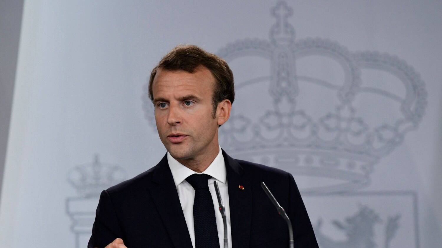 Macron, lascia il portavoce. Poi la smentita: "Fake news"