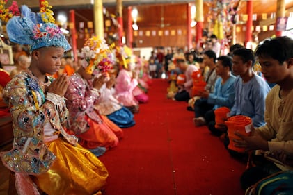 Tailandia, i bambini che saranno monaci buddisti 2