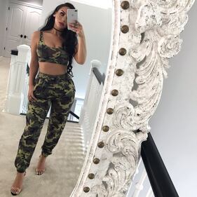 Jenner e Hadid, le sexy sorelle della moda 39