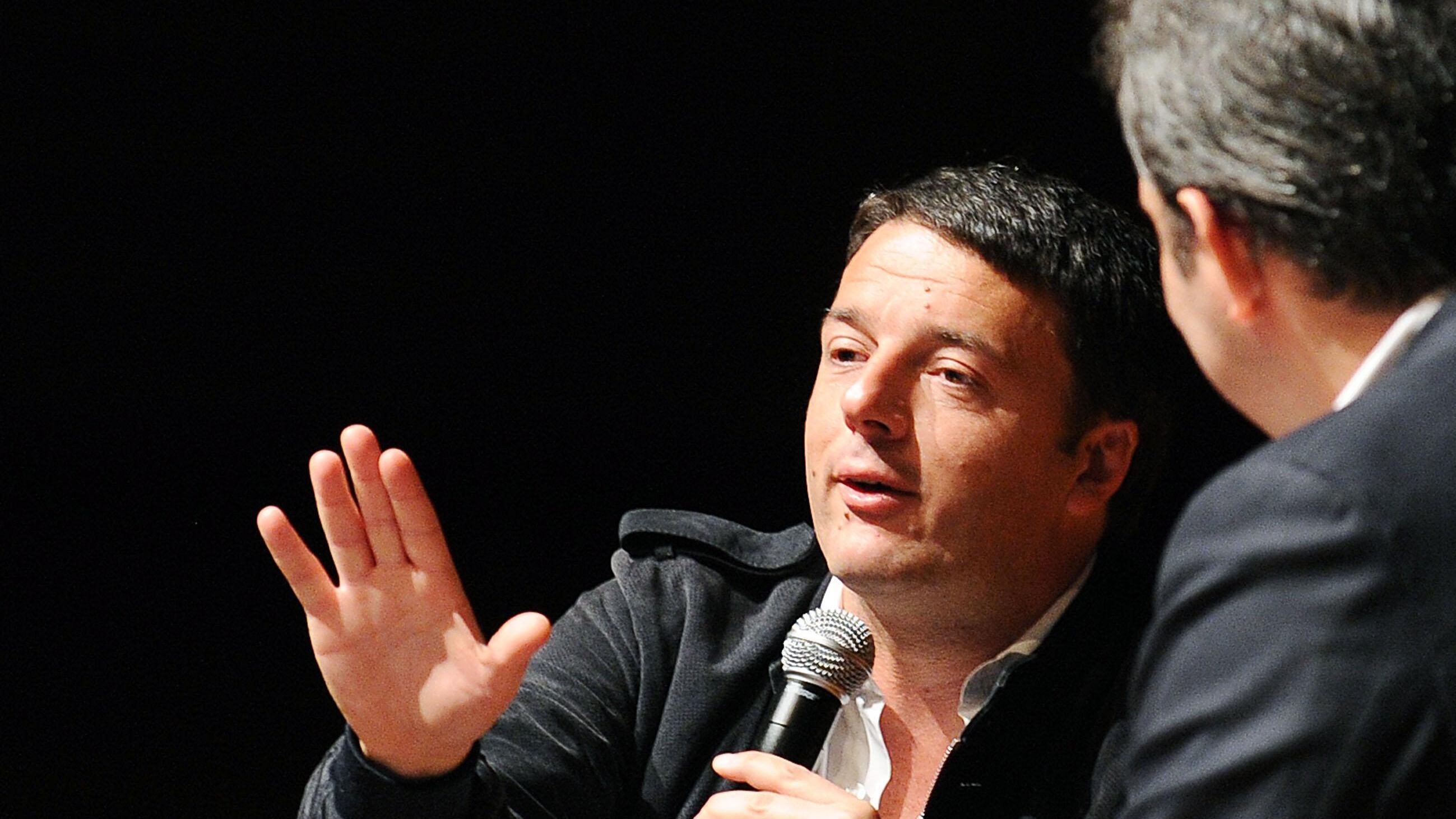 Renzi: "Cinque stelle ridicoli, discutono solo di scontrini"