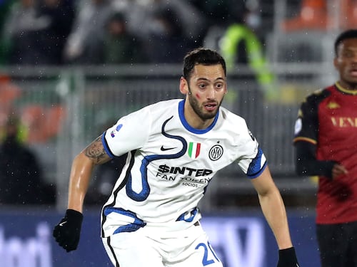 Diavolo nel mirino dell'ex. La rimonta dell'Inter col cecchino Calhanoglu