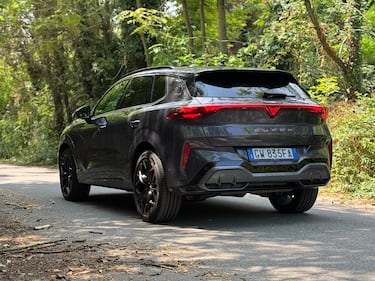 Cupra Terramar: guarda la gallery dell'ibrido da 272 CV 12
