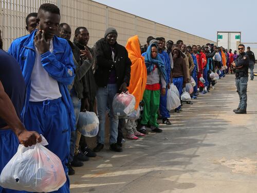 "Ecco il nuovo lessico buonista: i migranti sono 'presenti a tempo'"