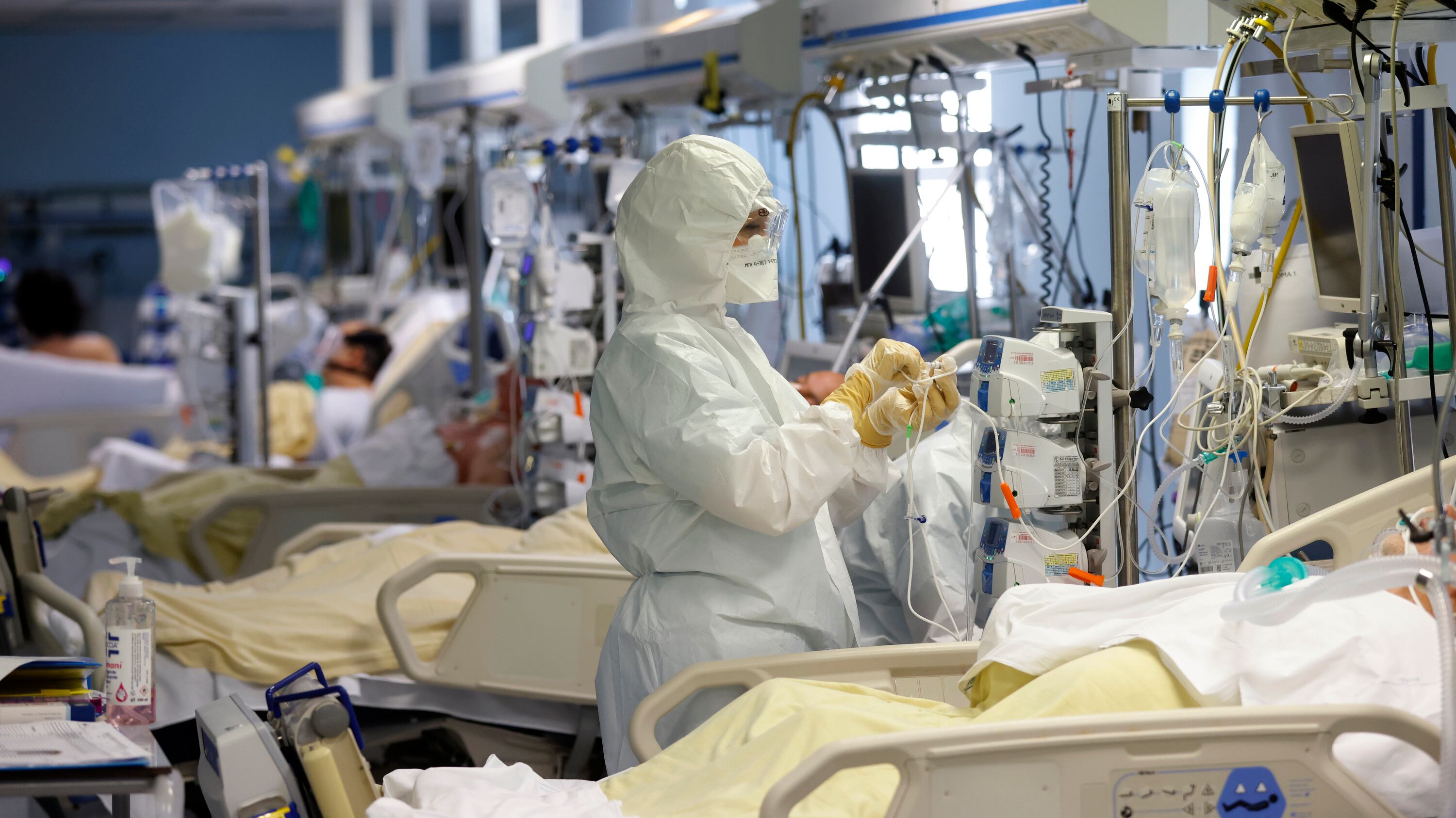A Brindisi 400 operatori non si vaccinano. La Asl: "In ferie forzate o cambino lavoro"