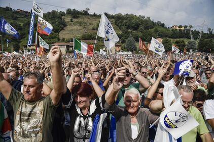 Il popolo leghista al raduno di Pontida 6