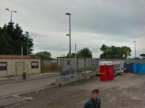 Roma, giornalista derubata e aggredita in un campo rom