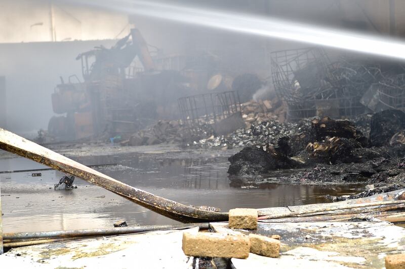 Maxi incendio in un deposito di rifiuti speciali 2