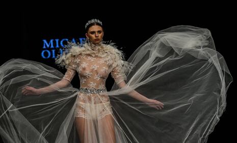 La nuova collezione di abiti da sposa di Micaela Oliveira è super sexy 9