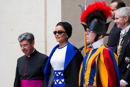 Papa Francesco riceve in Vaticano la sceicca del Qatar 7
