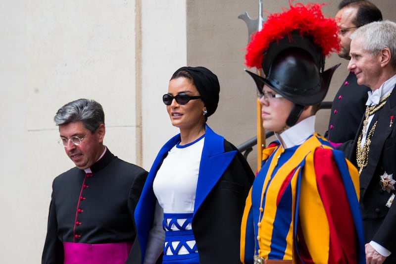 Papa Francesco riceve in Vaticano la sceicca del Qatar 7