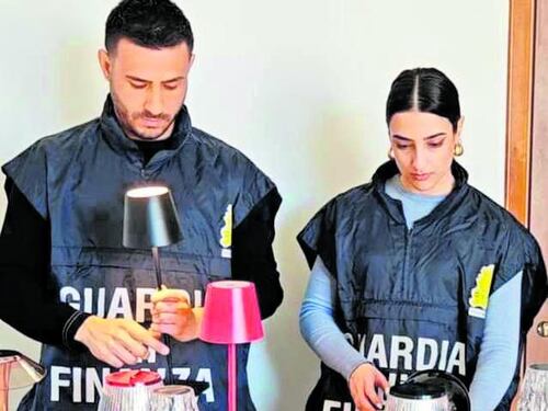 Sequestrate migliaia di lampade e sedie iconiche di design "taroccate"