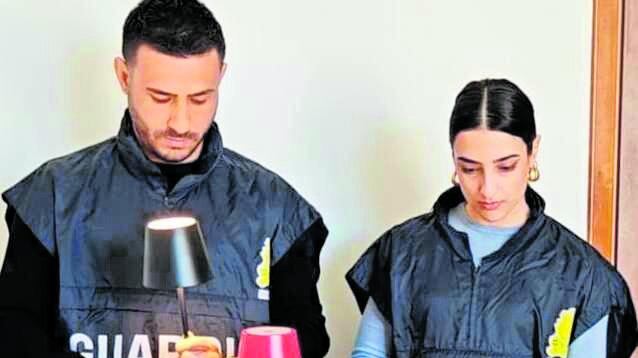 Sequestrate migliaia di lampade e sedie iconiche di design "taroccate"