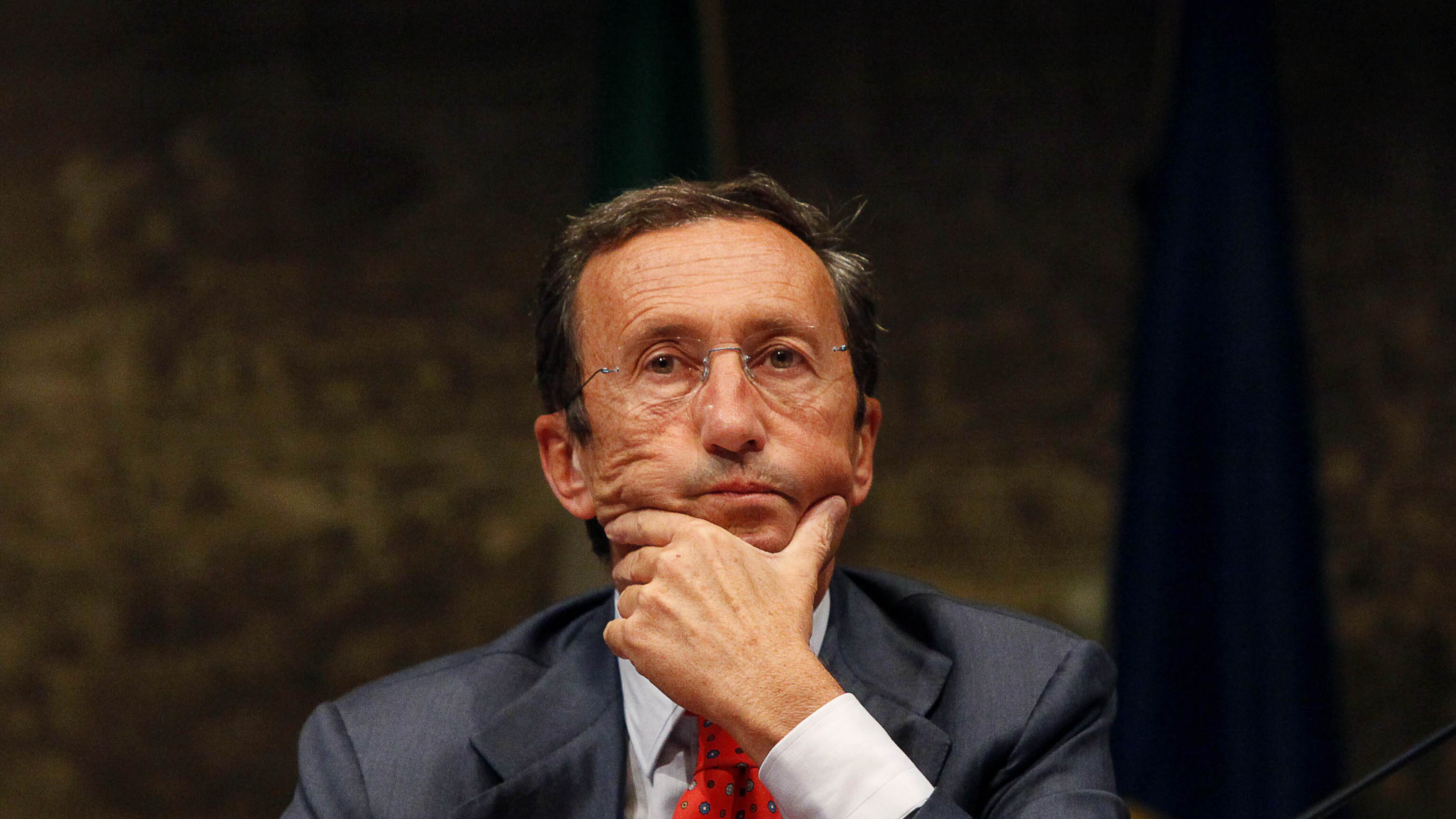 Adesso Fini corre ai ripari: "Si intervenga sulle scorte"