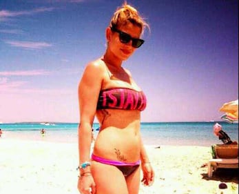 Emma Marrone sexy in bikini 1