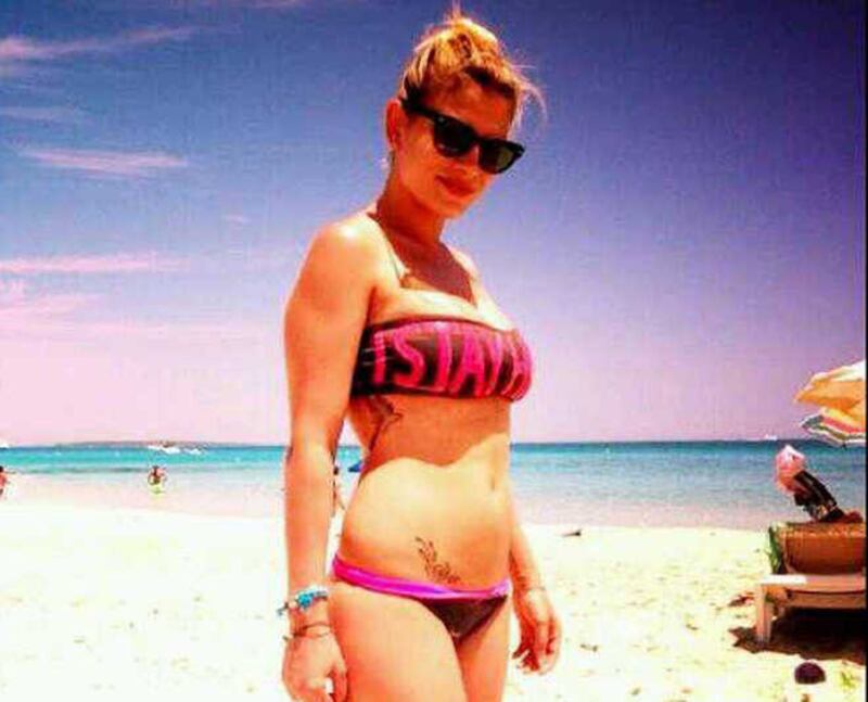 Emma Marrone sexy in bikini 1