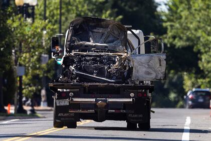 Auto si schianta contro i cancelli di Capitol Hill: suicida il conducente 5