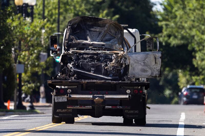 Auto si schianta contro i cancelli di Capitol Hill: suicida il conducente 5