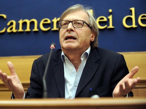 Sgarbi chiama De Luca: "Io in Giunta? Disponibile"