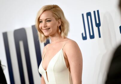 Jennifer Lawrence senza reggiseno alla première di Joy 30