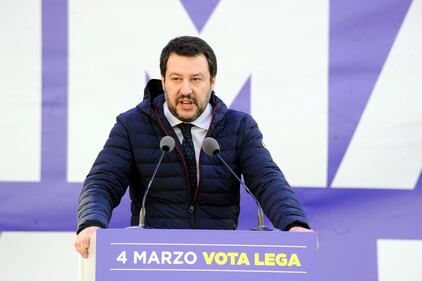 Salvini in piazza Duomo a Milano 1