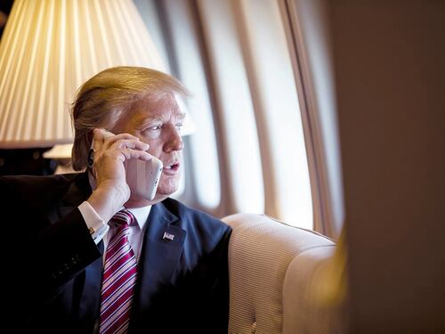 Trump straccia i rivali e schiva il duello tv. "Me la vedrò con Biden"