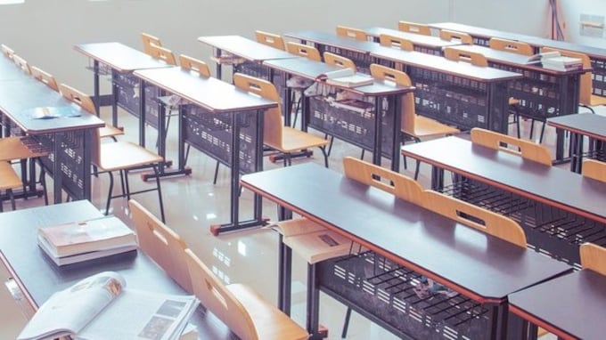 Dietrofront sulla scuola: cosa accade se ci sono due positivi