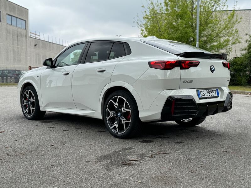 BMW iX2 xDrive 30: la gallery del nuovo suv elettrico sportivo 10
