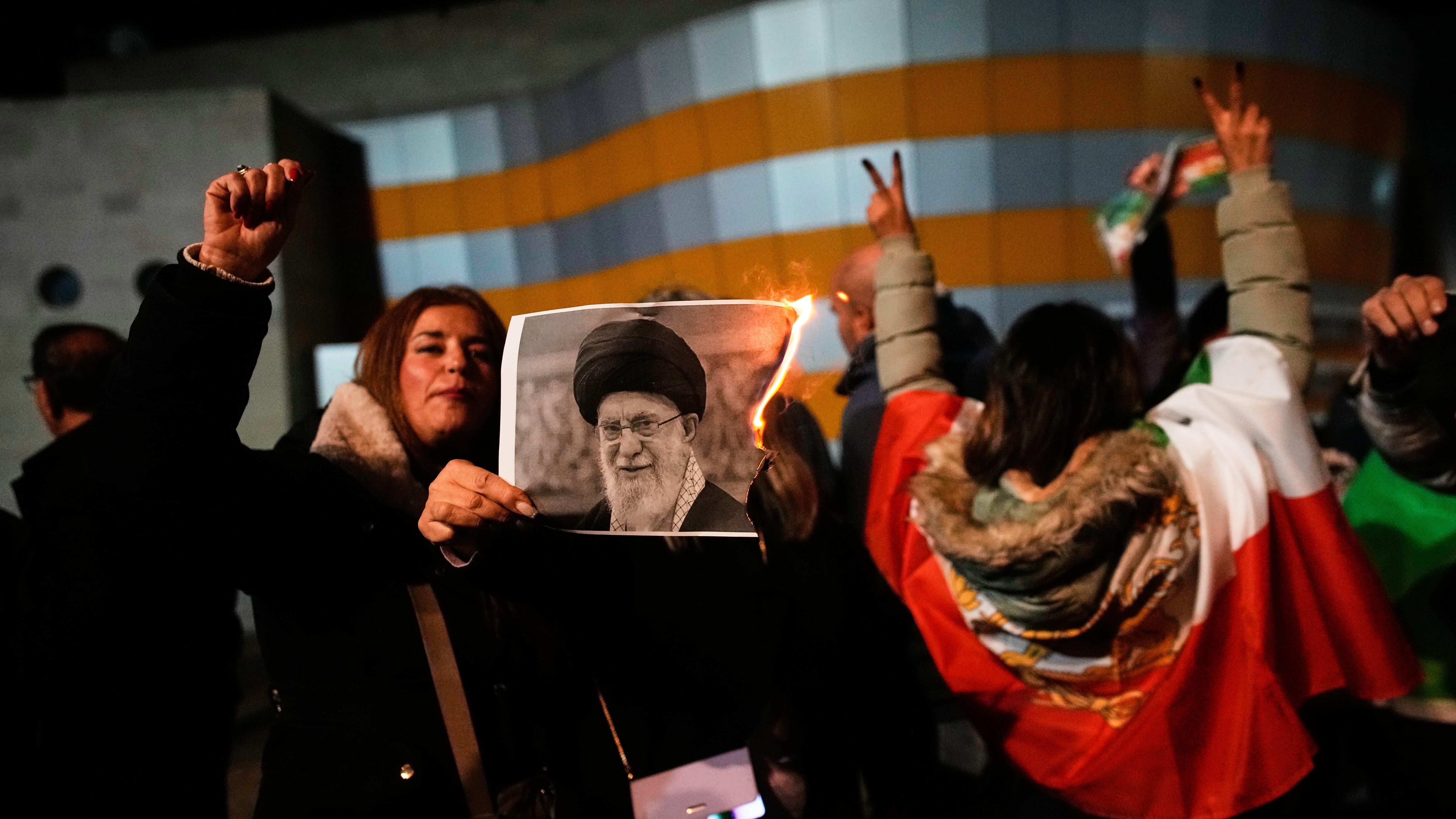 Caos a Teheran. "Spari contro gli studenti che protestano"