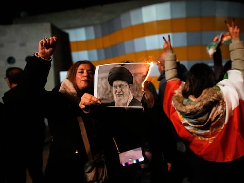 Caos a Teheran. "Spari contro gli studenti che protestano"
