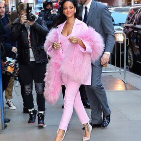 Rihanna stupisce ​in "total pink" 1