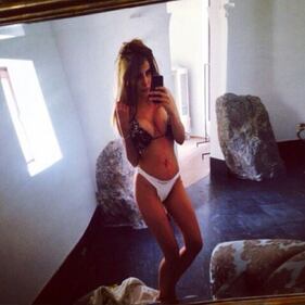 Charlotte Caniggia, lato B da urlo nella spa 8
