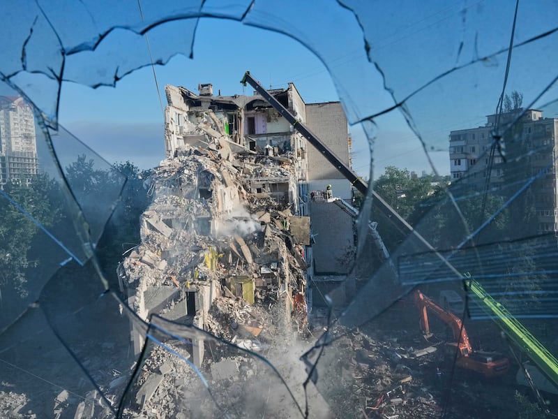 Bombardamenti russi su Kiev: almeno 6 morti, colpito un ospedale pediatrico