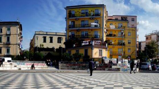 Aggredisce l'anziana madre per futili motivi