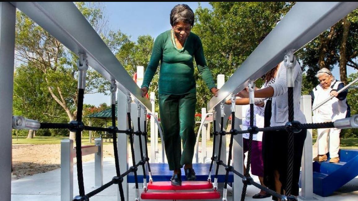 Divertimento senza età. Arriva il parco giochi dedicato ai più anziani