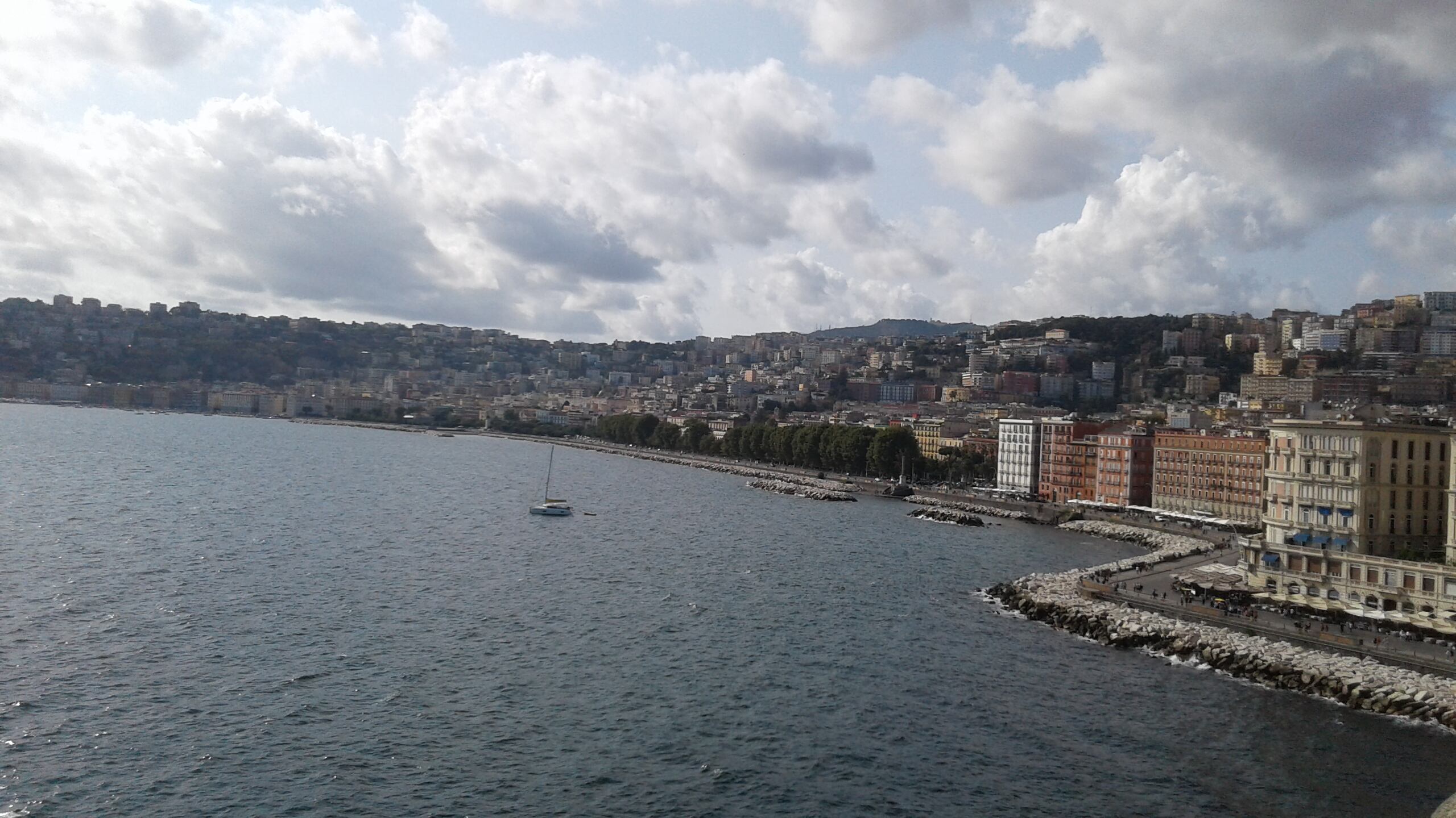 Napoli, maxi rissa sul lungomare, fermate otto persone