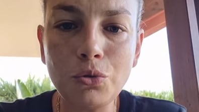"Scaricatore di porto". I pesanti insulti rivolti ad Emma
