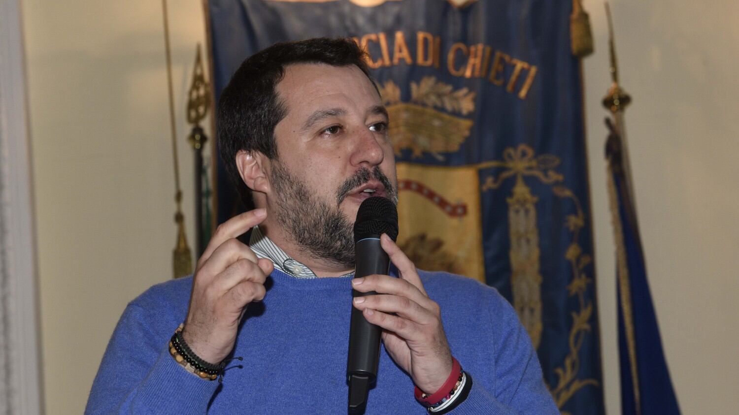 Coronavirus, l'ira di Salvini: "Quarantena volontaria, stiamo scherzando?"