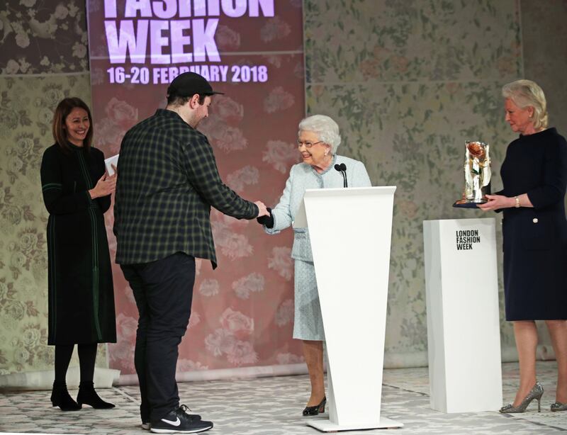 La Regina Elisabetta alla Fashion Week 8