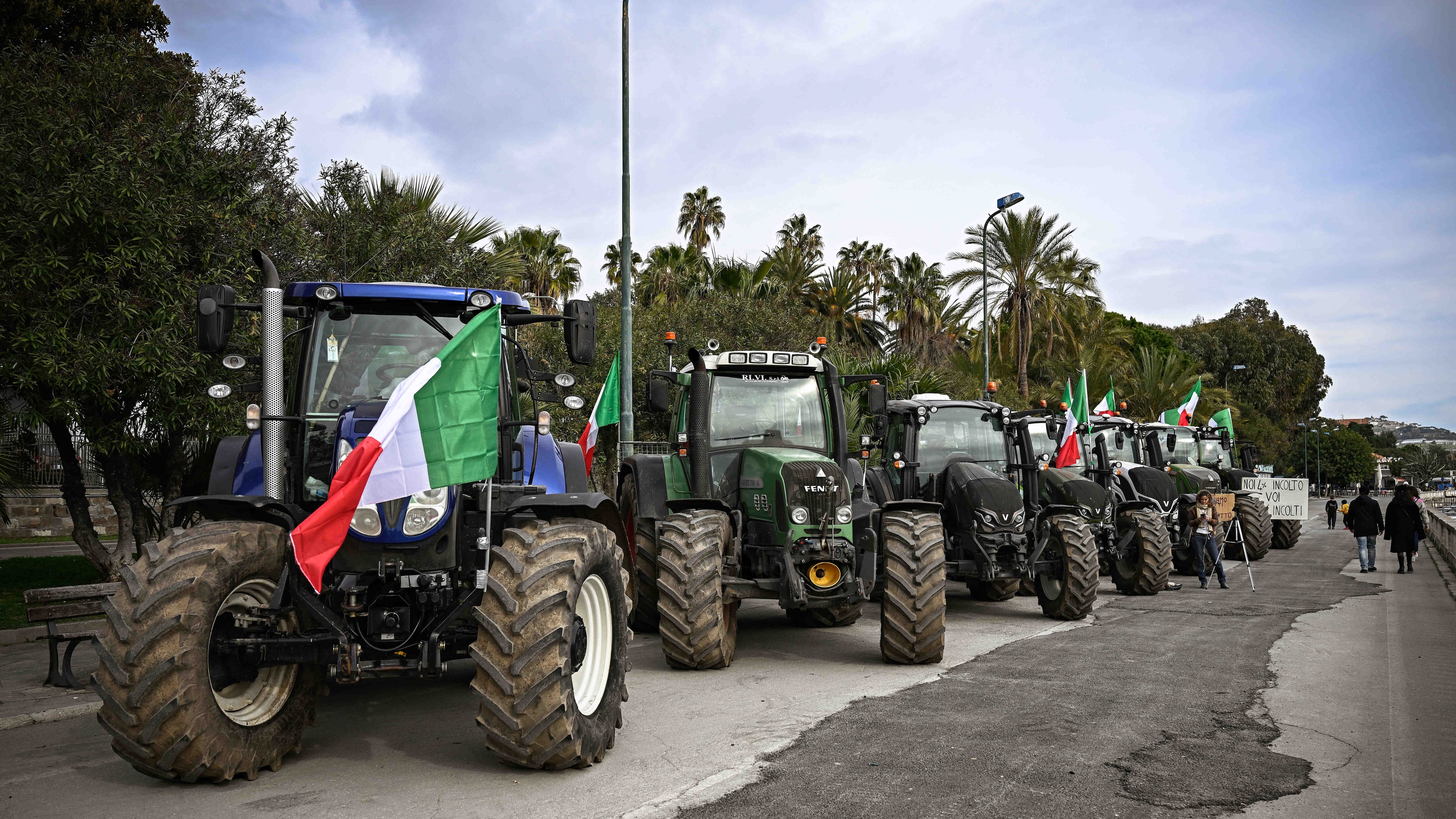 La Rai blocca i trattori a Sanremo, ma loro non ci stanno: "Entreremo"