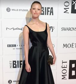 Shia LaBeouf e la sua futura sposa Mia Goth 12