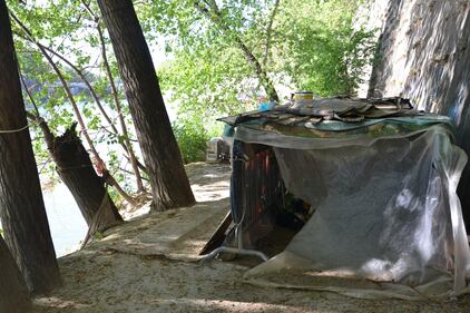 Ecco la Roma sinistra: viaggio lungo il Tevere tra drogati e clochard 2
