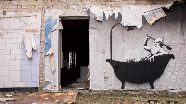 Banksy "colpisce" ancora: spuntano sette graffiti in Ucraina in segno di solidarietà