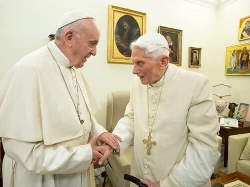 "Così il Papa vuole cancellare le mosse di Ratzinger"