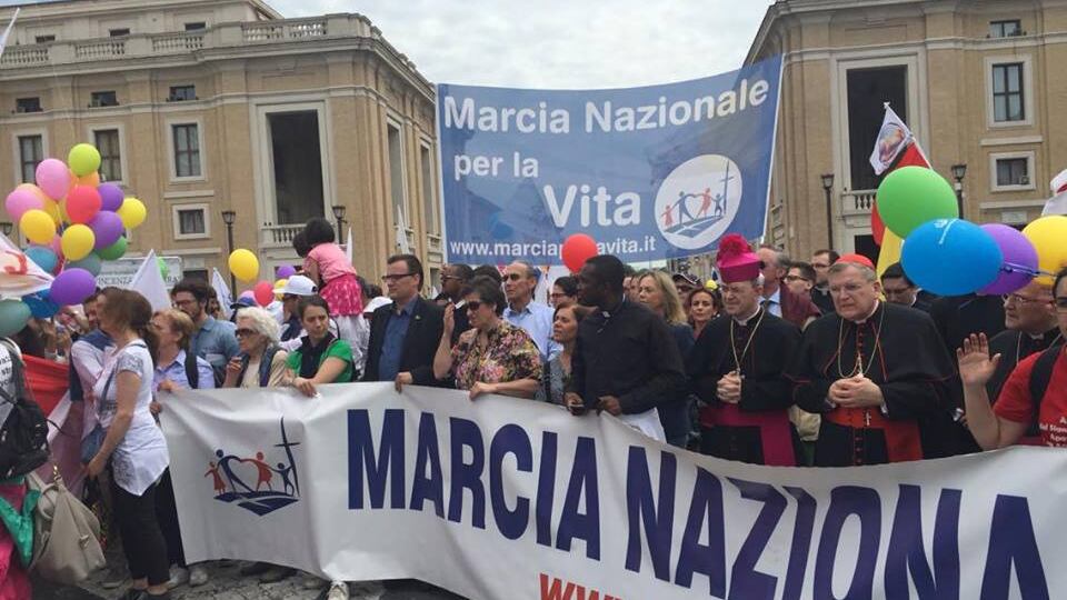 Cattolici in piazza contro l'aborto
