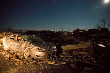 Gli Stati Uniti spazzati via dalla furia dei tornado 4