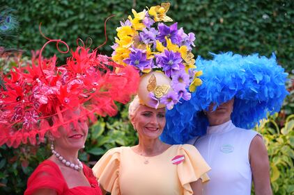 Trionfo di cappelli e colori ad Ascot 11