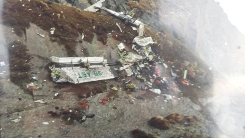 Lo schianto in montagna: ritrovato l'aereo scomparso in Nepal