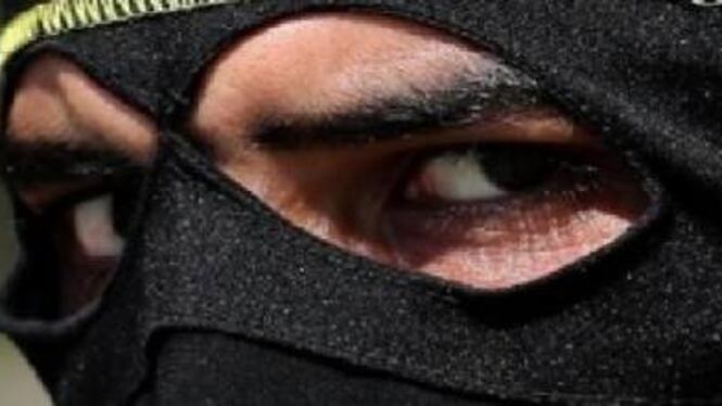 Bari, espulsi albanesi che inneggiavano all'Isis su Facebook e Whatsapp