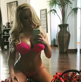 La pornostar sbeffeggia i provoloni su Instagram 7